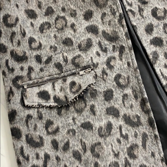 Distressed Leopard Vest - Picture 2 of 4